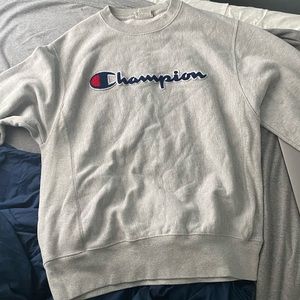 Champion reverse weave sweater (RUNS LARGE)